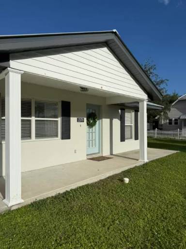 Main picture of 2370 Lakeview Dr