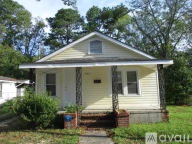 Main picture of 709 E Liberty St