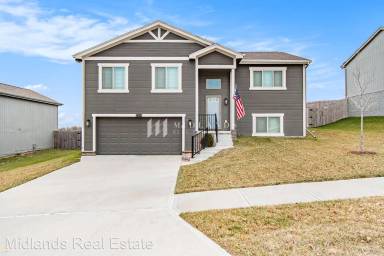 Main picture of 14323 S 17th St