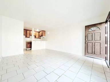 Main picture of 10206 S Inglewood Ave