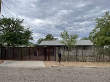 Main picture of 2632 N La Verne Ave