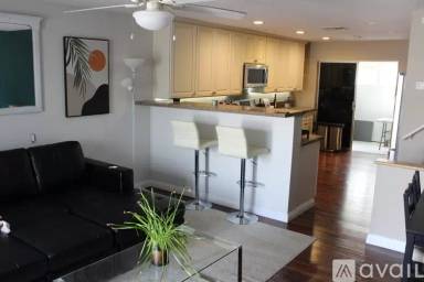 Main picture of 424 Woodlawn Ave