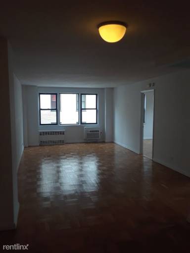 Main picture of 150 E 18th St Apartments