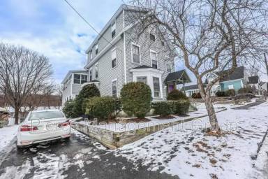 Main picture of 121 Rumford St