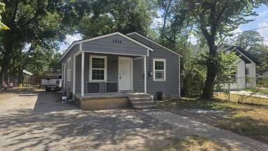 Main picture of 7956 Hull Ave