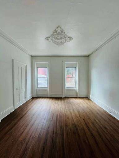 Main picture of 82 Main St
