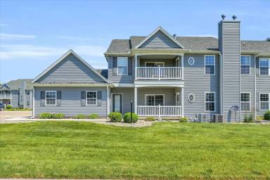 Main picture of 3026 E Stillwater Lndg
