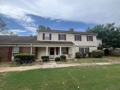 Main picture of 2615 Stratford Ln