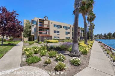 Main picture of 916 Beach Park Blvd