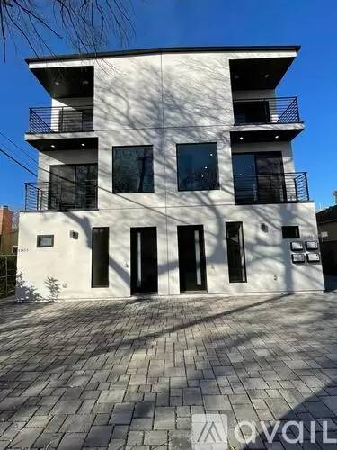 Main picture of 6323 Farmdale Ave