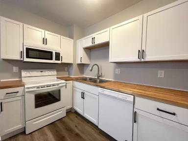 Main picture of 3747 E Market St