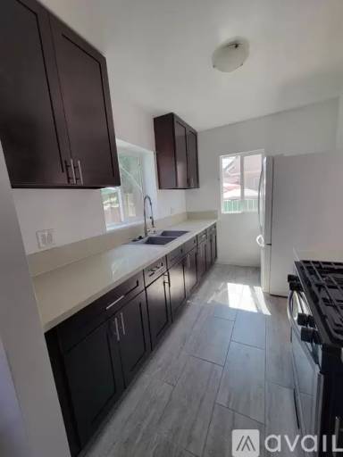 Main picture of 2416 Flower St