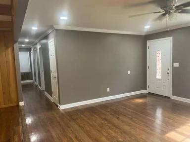 Main picture of 1220 Eleanor Dr SW