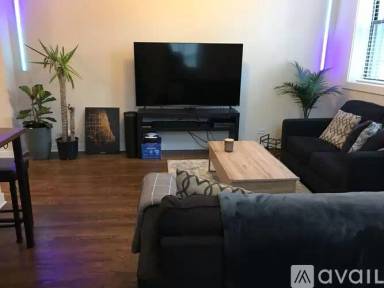 Main picture of 701 W Belmont Ave