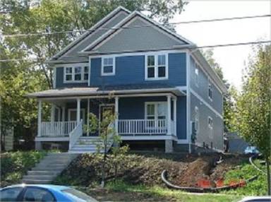 Main picture of 915 E Washington St