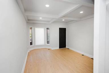 Main picture of 304 S Augusta Ave