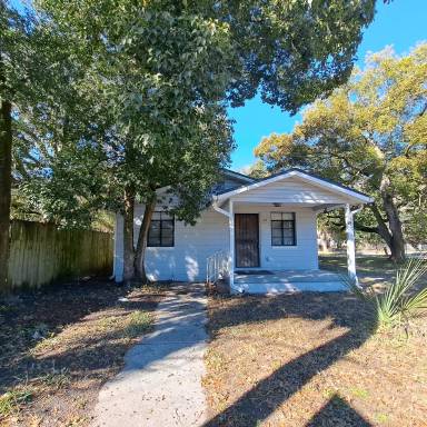 Main picture of 3436 Franklin St