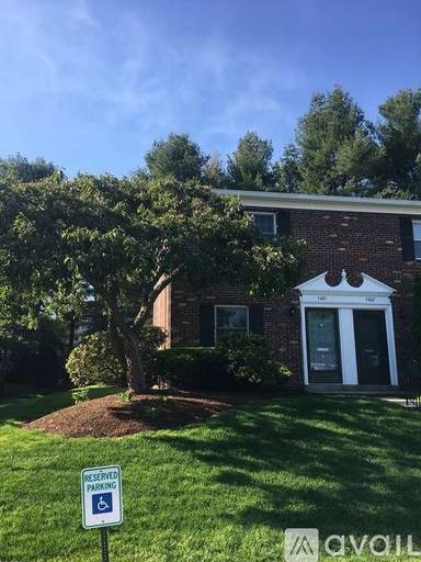 Main picture of 1601 Windsor Dr