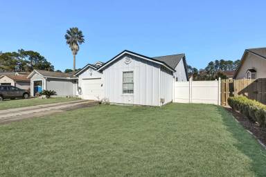 Main picture of 2521 White Horse Rd E