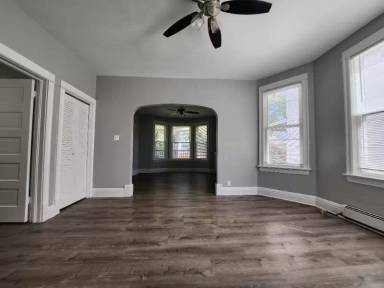 Main picture of 392 Hickory St