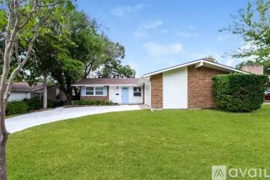 Main picture of 920 Waterview Cir