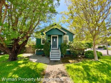 Main picture of 2041 Oak St