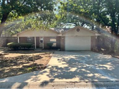 Main picture of 1208 Pin Oak Dr