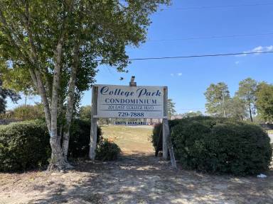 Main picture of College Park Condominiums