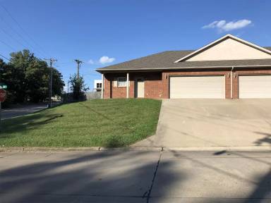 Main picture of 1902 Country Club Pl