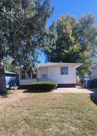 Main picture of 1057 Burr St