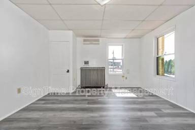 Main picture of 220 Summit Ave