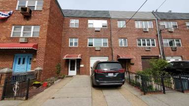 Main picture of 3246 42nd St