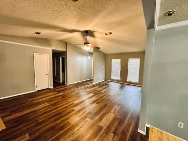 Main picture of 414 Newcomb Cv
