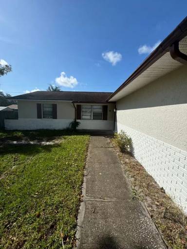 Main picture of 560 Walnut Dr