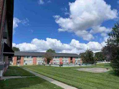 Main picture of 1883 W 13 Mile Rd
