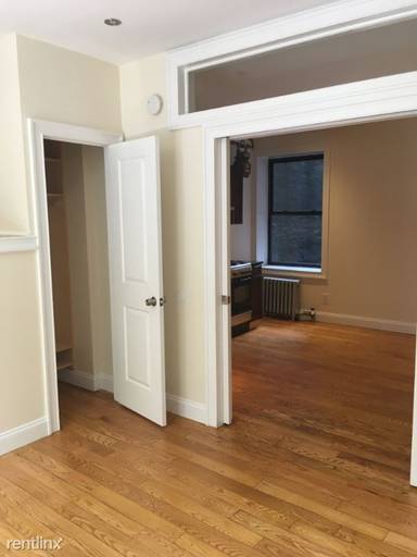 Main picture of 207 W 111th St