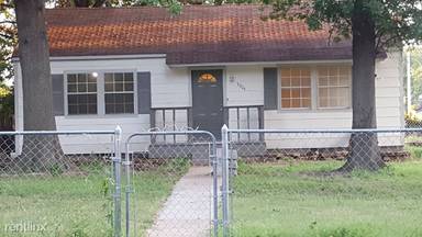 Main picture of 3904 E 26th St