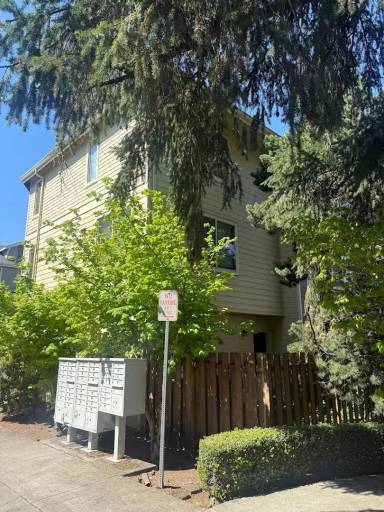 Main picture of 402 NE Patricia Ann Pl