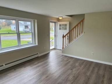 Main picture of 10 Alexander Dr