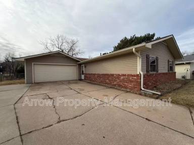 Main picture of 1117 SW 10th Cir