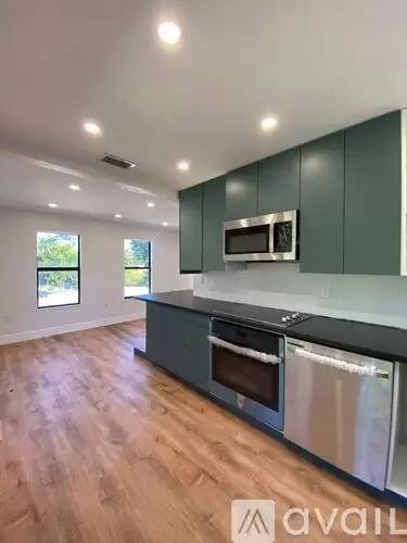 Main picture of 4224 SW 60th Pl