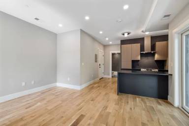 Main picture of 66 Lubec St