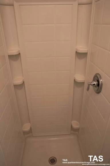 Main picture of 1544 W Glenlake Ave Apartments