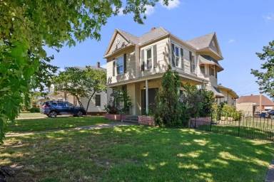 Main picture of 1347 S Florence Ave