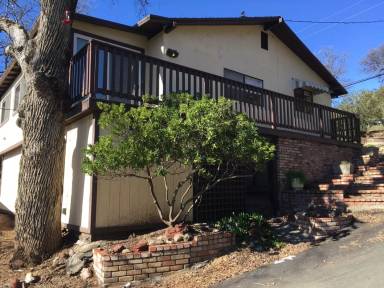 Main picture of 3690 Tulare St