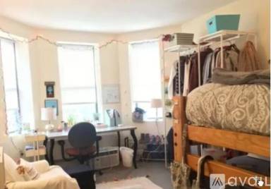 Main picture of 831 Beacon St