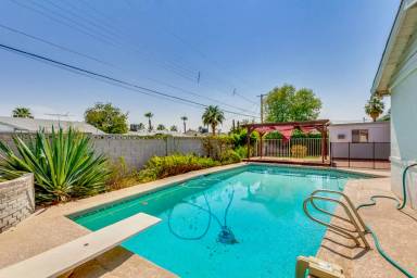 Main picture of 6931 E Diamond St