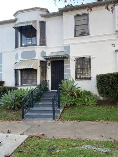 Main picture of 429 N Orange Grove Ave