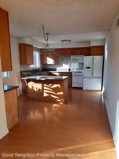Main picture of 310 N Van Ness Ave