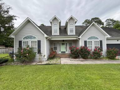 Main picture of 141 Acorn Way